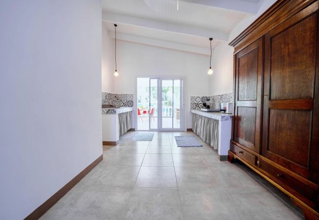 Apartamento en Playa Chiquita - Casita Ensis en Arena Blanca con AC y FibraOpt Apartamento en Playa Chiquita - Casita Ensis en Arena Blanca con AC y FibraOpt