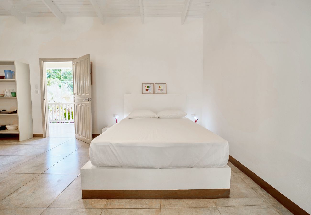 Apartamento en Playa Chiquita - Casita Estrella de Mar en Arena Blanca con AC y FibraOpt