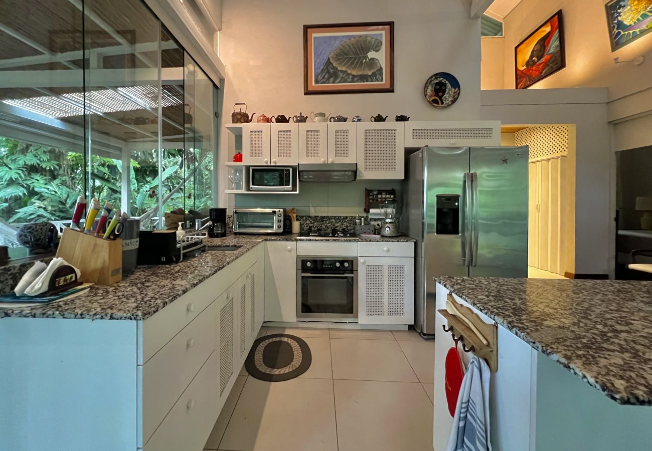Casa en Puerto Viejo - Residencia Casa Blanca Beachfront Paradise