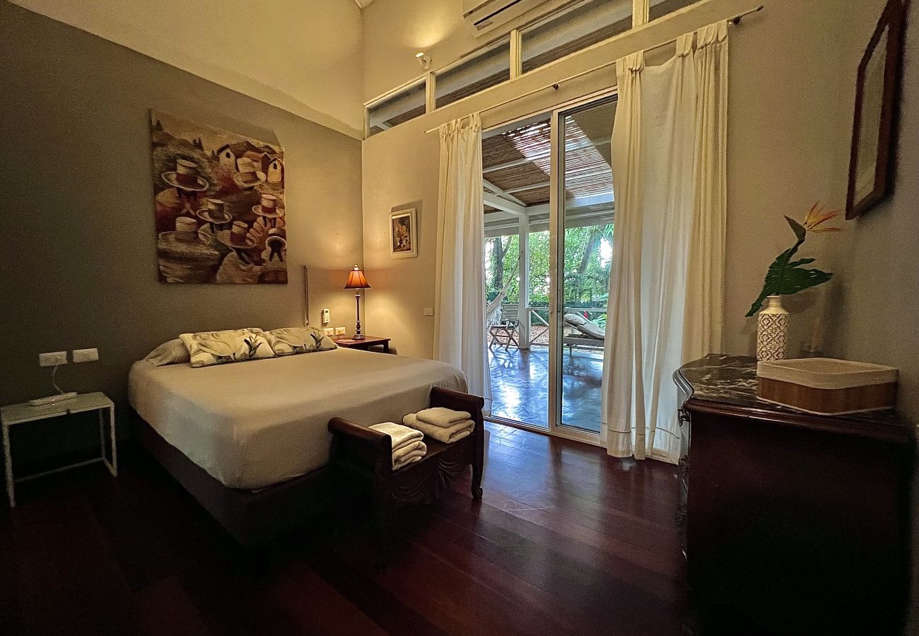 Casa en Puerto Viejo - Residencia Casa Blanca Beachfront Paradise