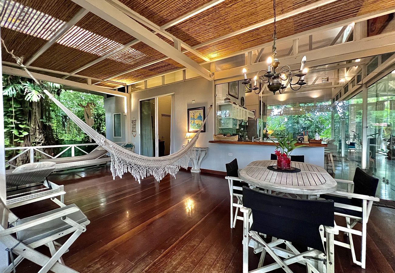Casa en Puerto Viejo - Residencia Casa Blanca Beachfront Paradise