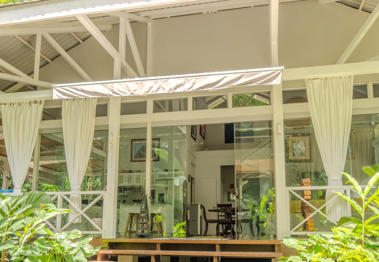 Casa en Puerto Viejo - Residencia Casa Blanca Beachfront Paradise