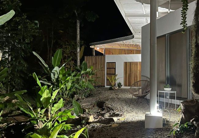 Casa en Puerto Viejo - Casa Selva Encantada con AC & Fibra Opt 