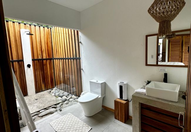 Casa en Puerto Viejo - Casa Selva Encantada con AC & Fibra Opt  Casa en Puerto Viejo - Casa Selva Encantada con AC & Fibra Opt