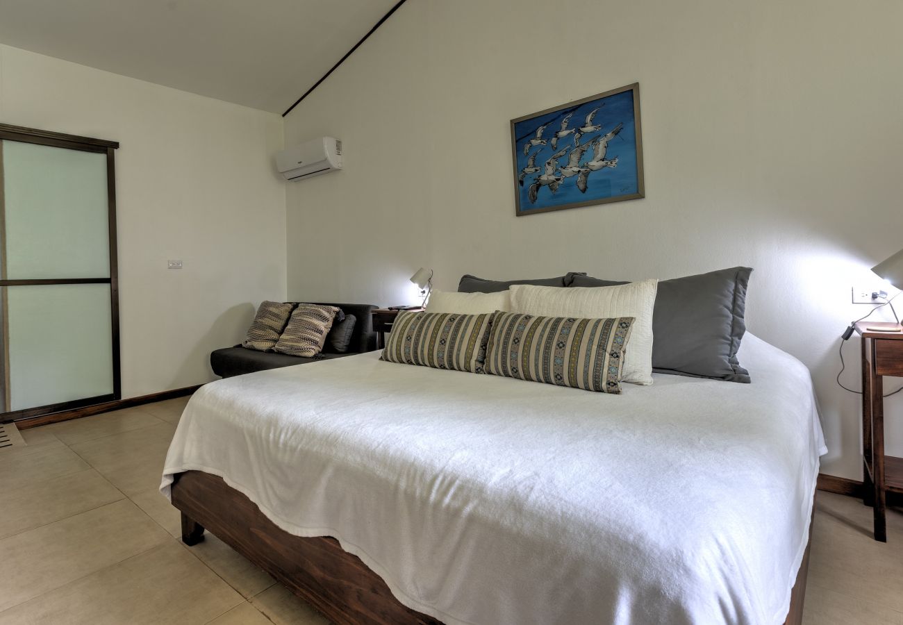Villa en Punta Uva - NEAR THE BEACH Villas Coralina with AC & FiberOp!