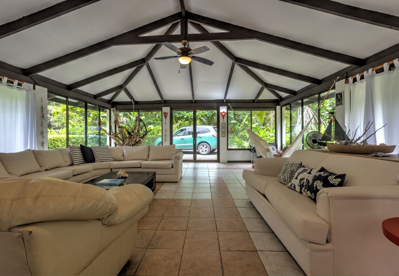 Villa en Punta Uva - NEAR THE BEACH Villas Coralina with AC & FiberOp!