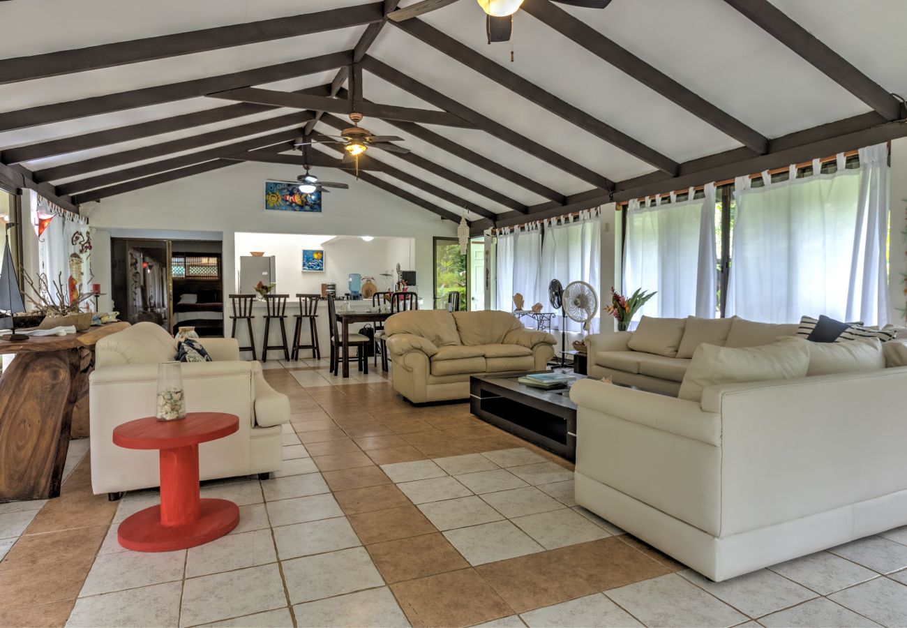 Villa en Punta Uva - NEAR THE BEACH Villas Coralina with AC & FiberOp!
