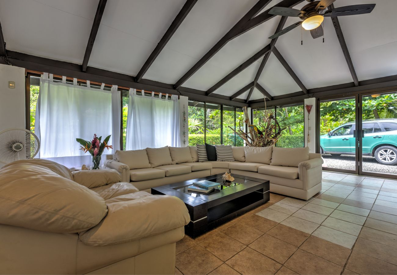 Villa en Punta Uva - NEAR THE BEACH Villas Coralina with AC & FiberOp!