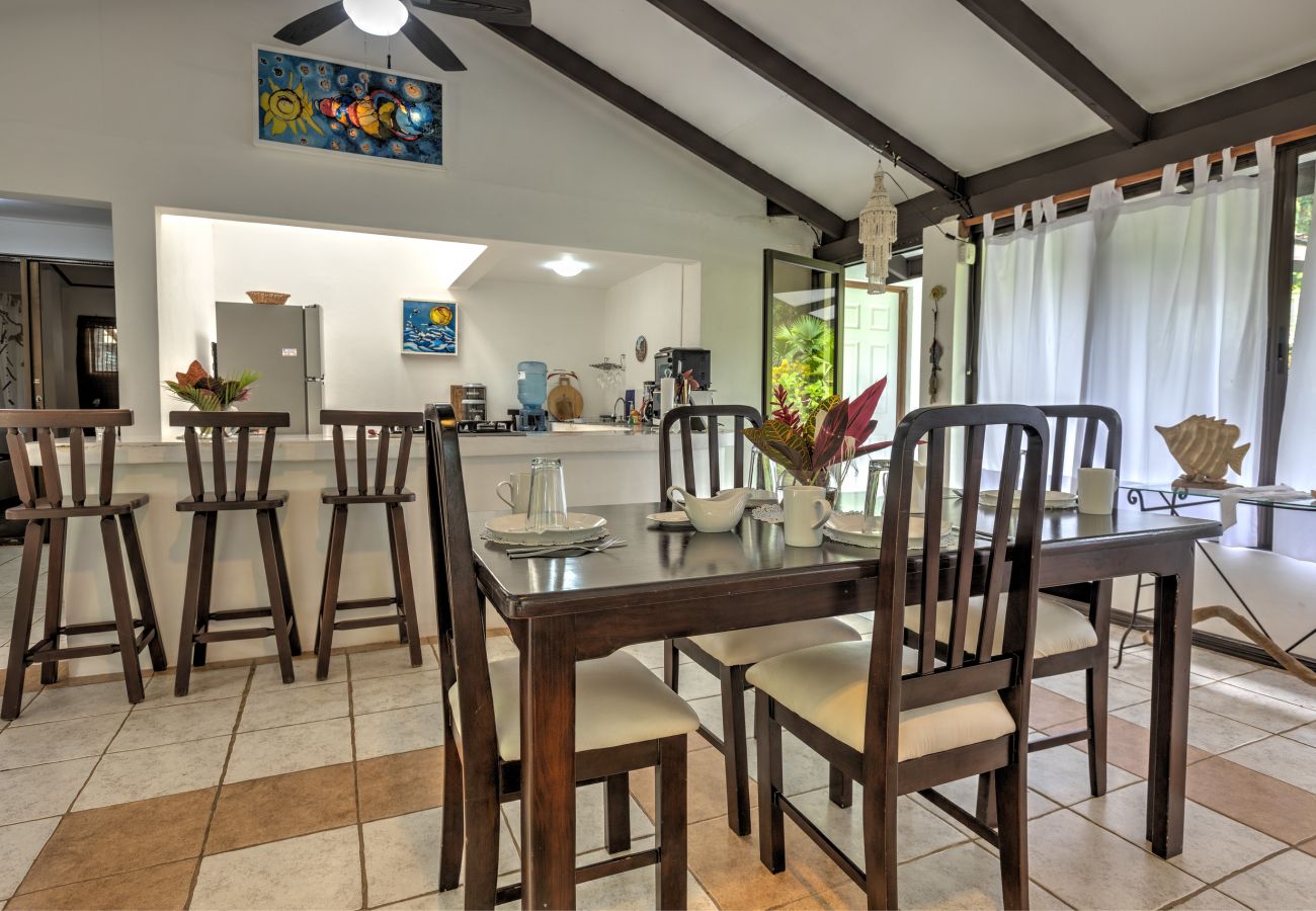 Villa en Punta Uva - NEAR THE BEACH Villas Coralina with AC & FiberOp!