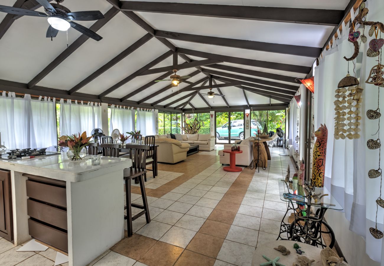 Villa en Punta Uva - NEAR THE BEACH Villas Coralina with AC & FiberOp!