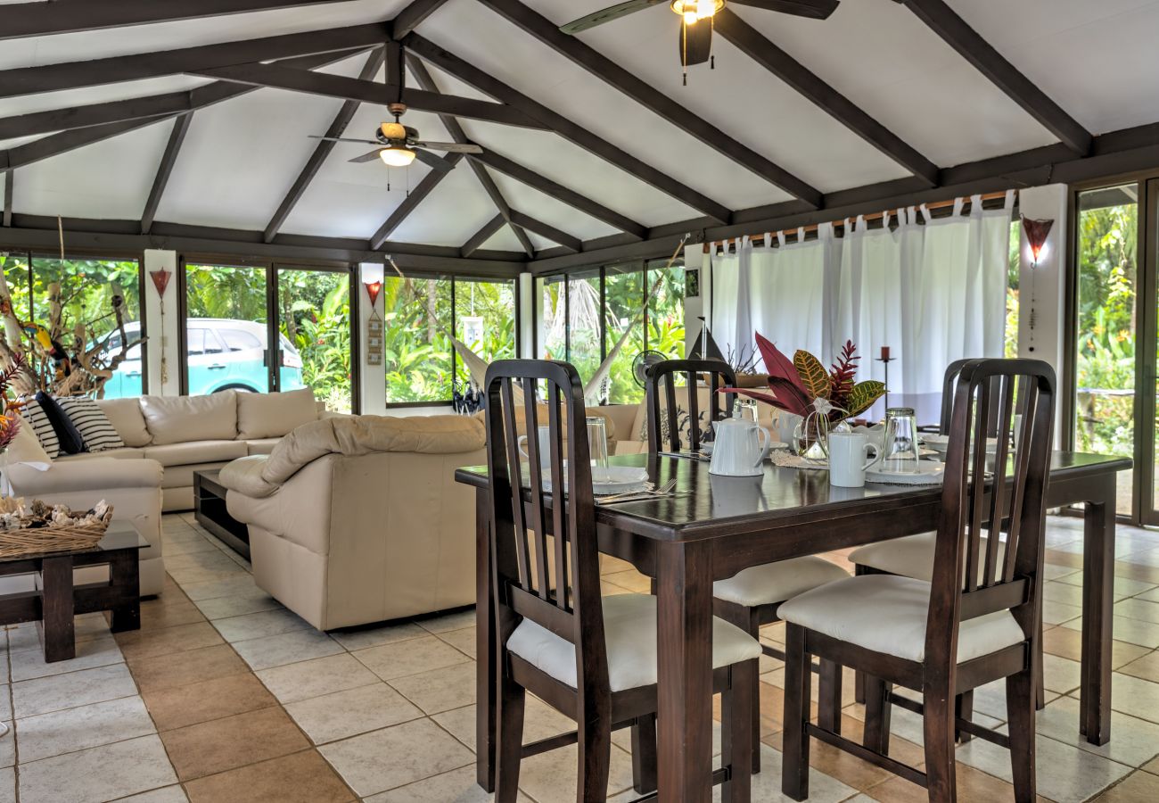 Villa en Punta Uva - NEAR THE BEACH Villas Coralina with AC & FiberOp!