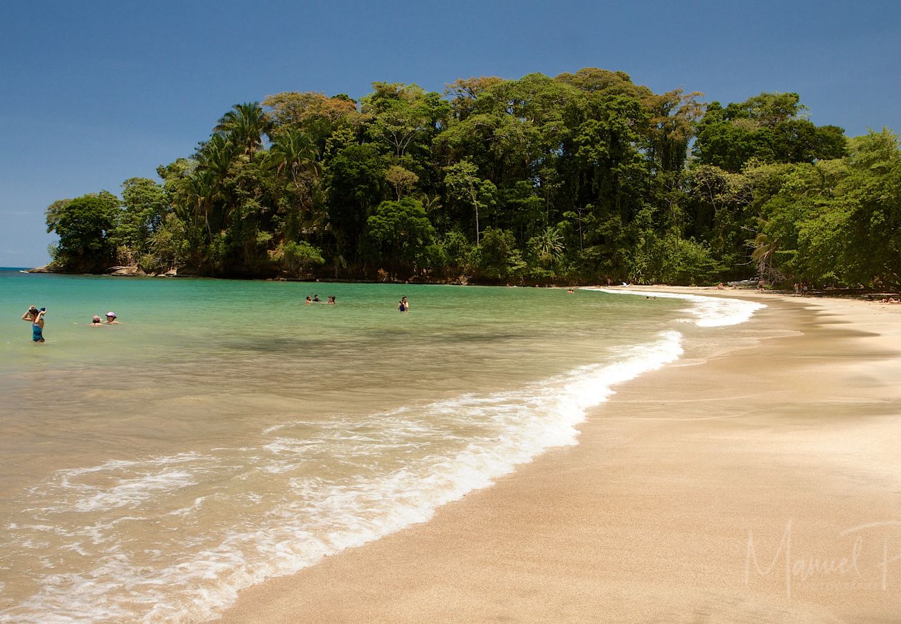 Villa en Punta Uva - NEAR THE BEACH Villas Coralina with AC & FiberOp!
