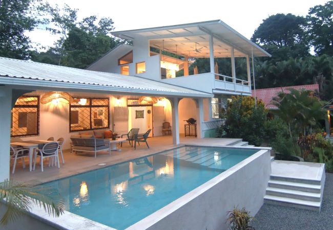 Casa en Playa Chiquita - Villa Zorro Pool House
