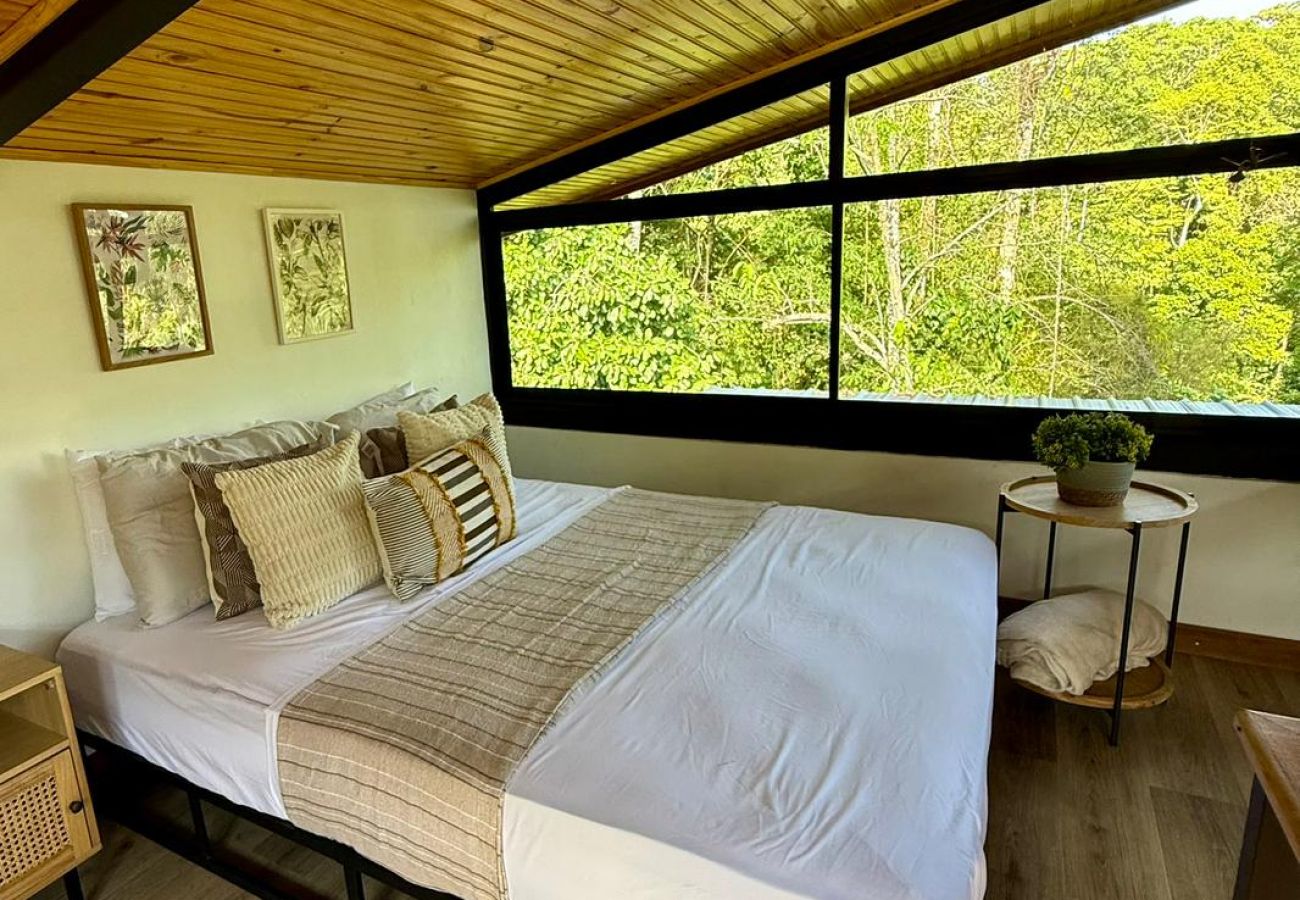 Cabaña en Paraíso - Casa Selva Negra 2 hab  rodeada de naturaleza