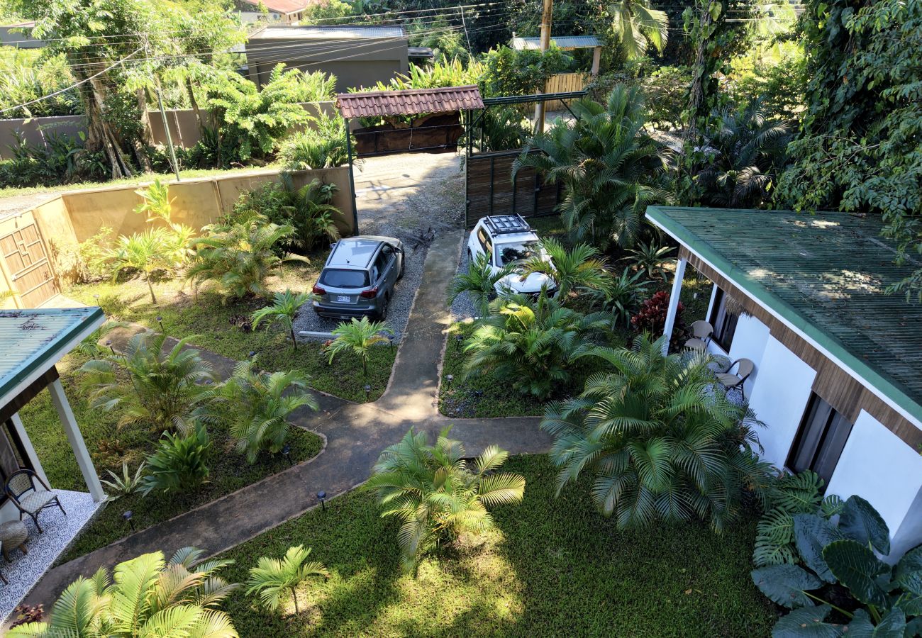 Bungalow en Puerto Viejo - Ola Brisas • 3 min de la playa/centro! AC, TV, WiFi rápido