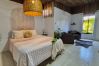 Bungalow en Puerto Viejo - Ola Jungla • 3 min de la playa/centro! AC, TV, WiFi rápido Bungalow en Puerto Viejo - Ola Jungla • 3 min de la playa/centro! AC, TV, WiFi rápido