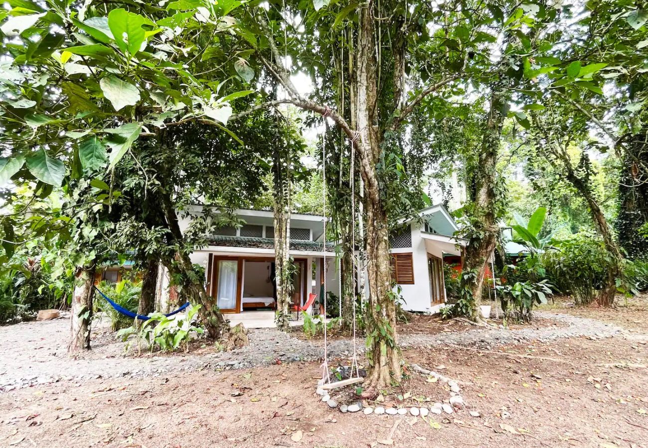 Bungalow en Playa Chiquita - Villa Guaitil Bungalow and beautiful