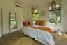 Alquiler por habitaciones en Punta Uva - Deluxe Room en Punta Uva con AC & Piscina • Selvatica Alquiler por habitaciones en Punta Uva - Deluxe Room en Punta Uva con AC & Piscina • Selvatica