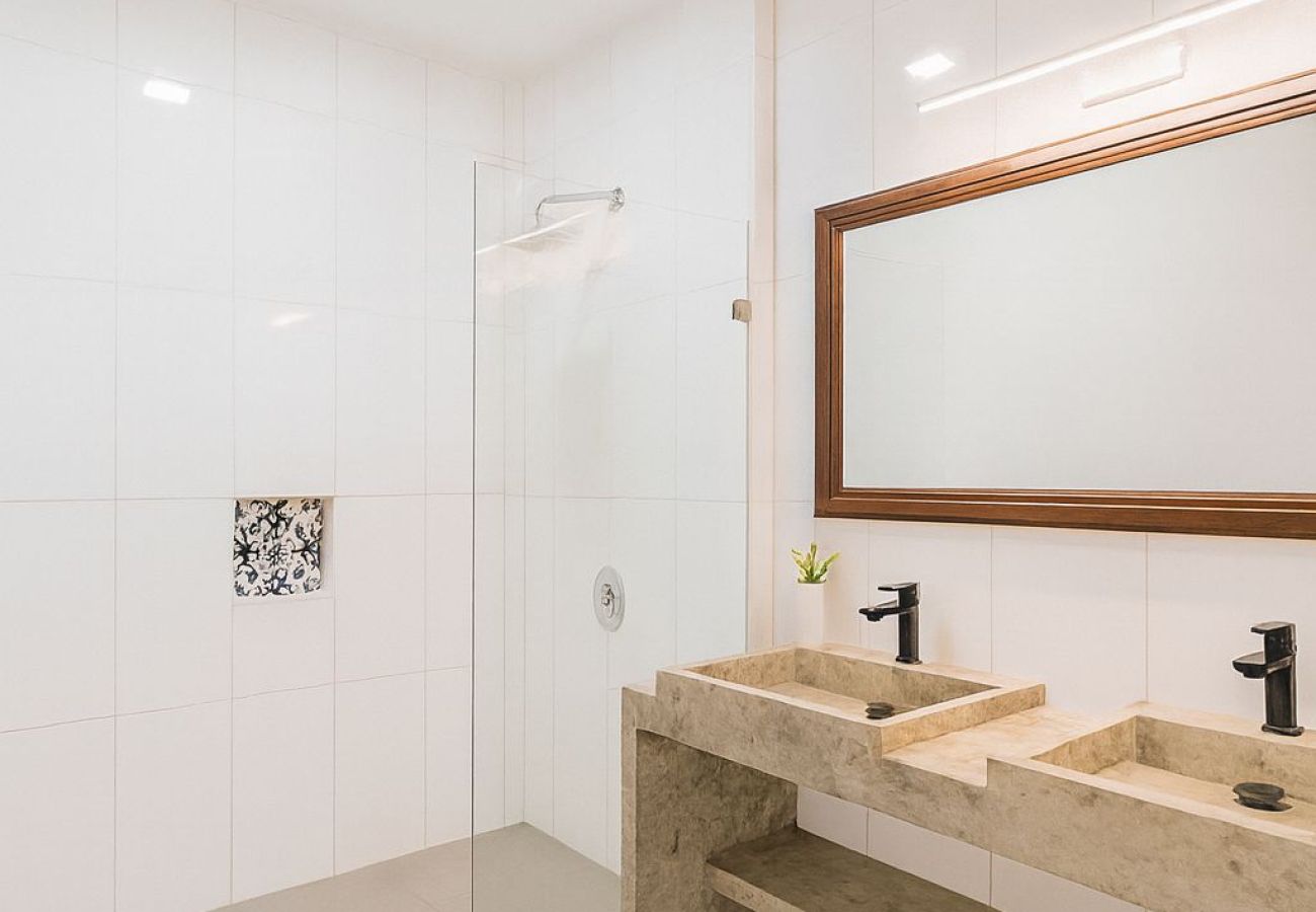 Villa en Puerto Viejo - Casa Baguira Pool House