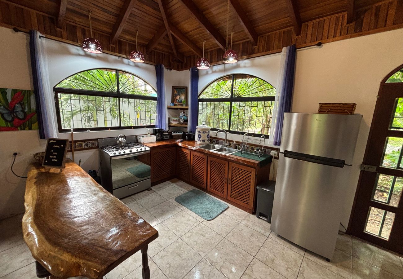 Casa en Puerto Viejo - Ola Playa Negra