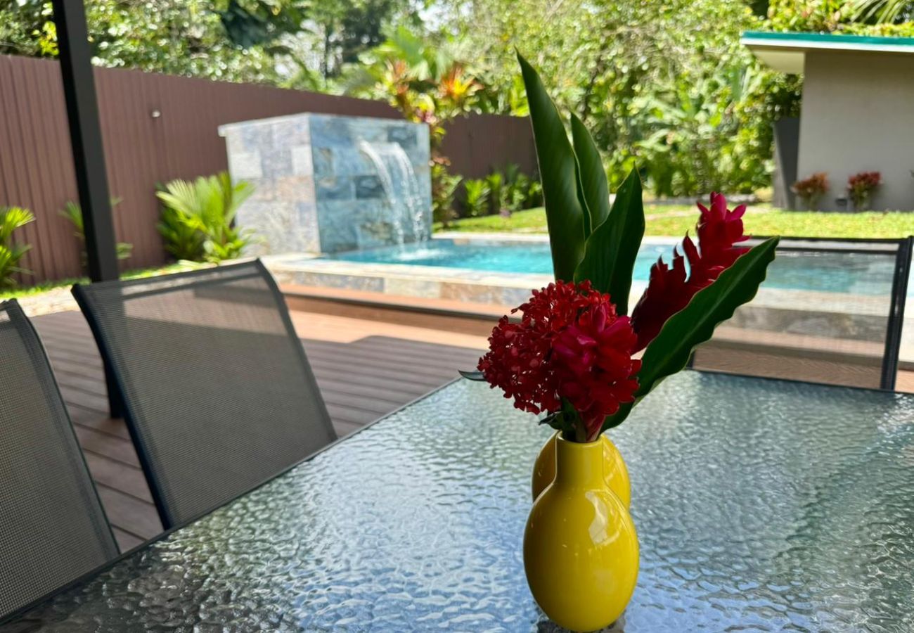 Casa en Puerto Viejo - Jungle Home AC + Fiber WiFi Walk to Playa Negra