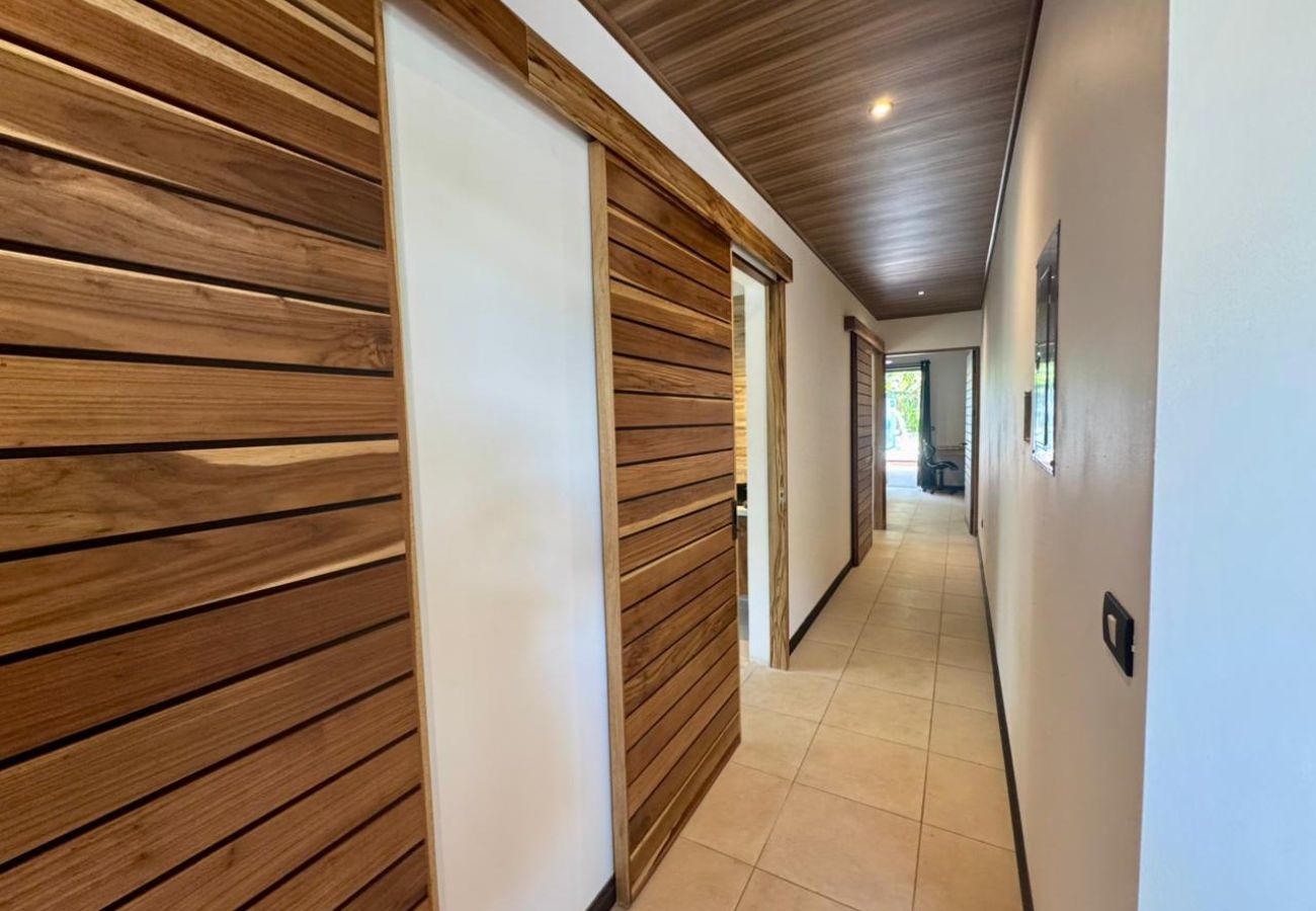 Casa en Puerto Viejo - Jungle Home AC + Fiber WiFi Walk to Playa Negra