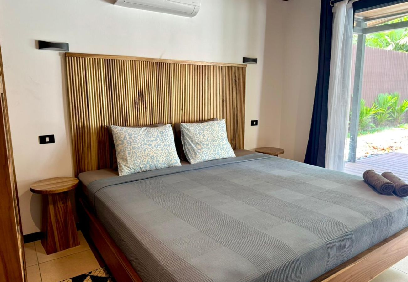 Casa en Puerto Viejo - Jungle Home AC + Fiber WiFi Walk to Playa Negra