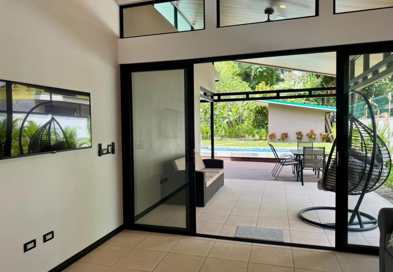 Casa en Puerto Viejo - Jungle Home AC + Fiber WiFi Walk to Playa Negra