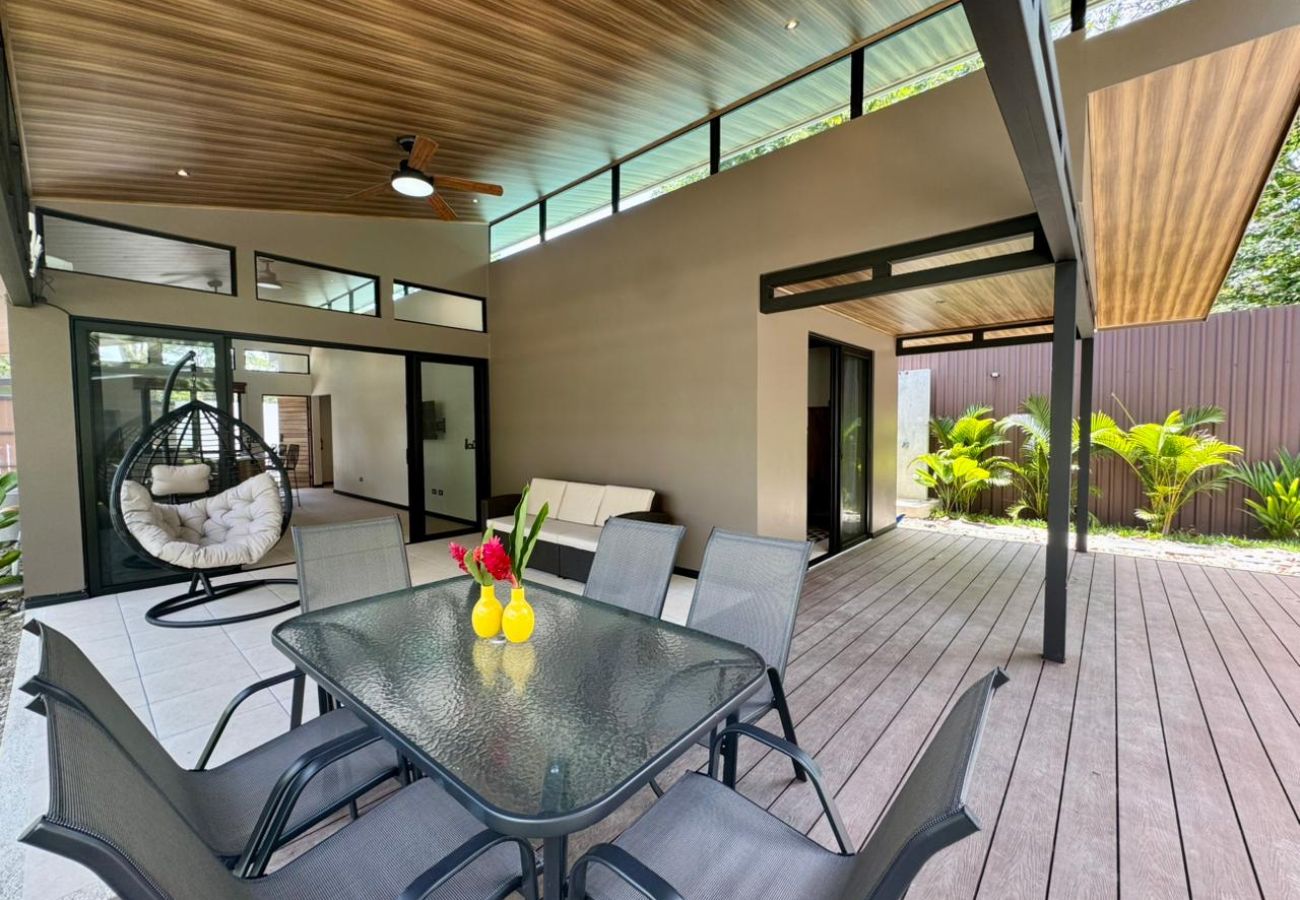 Casa en Puerto Viejo - Jungle Home AC + Fiber WiFi Walk to Playa Negra