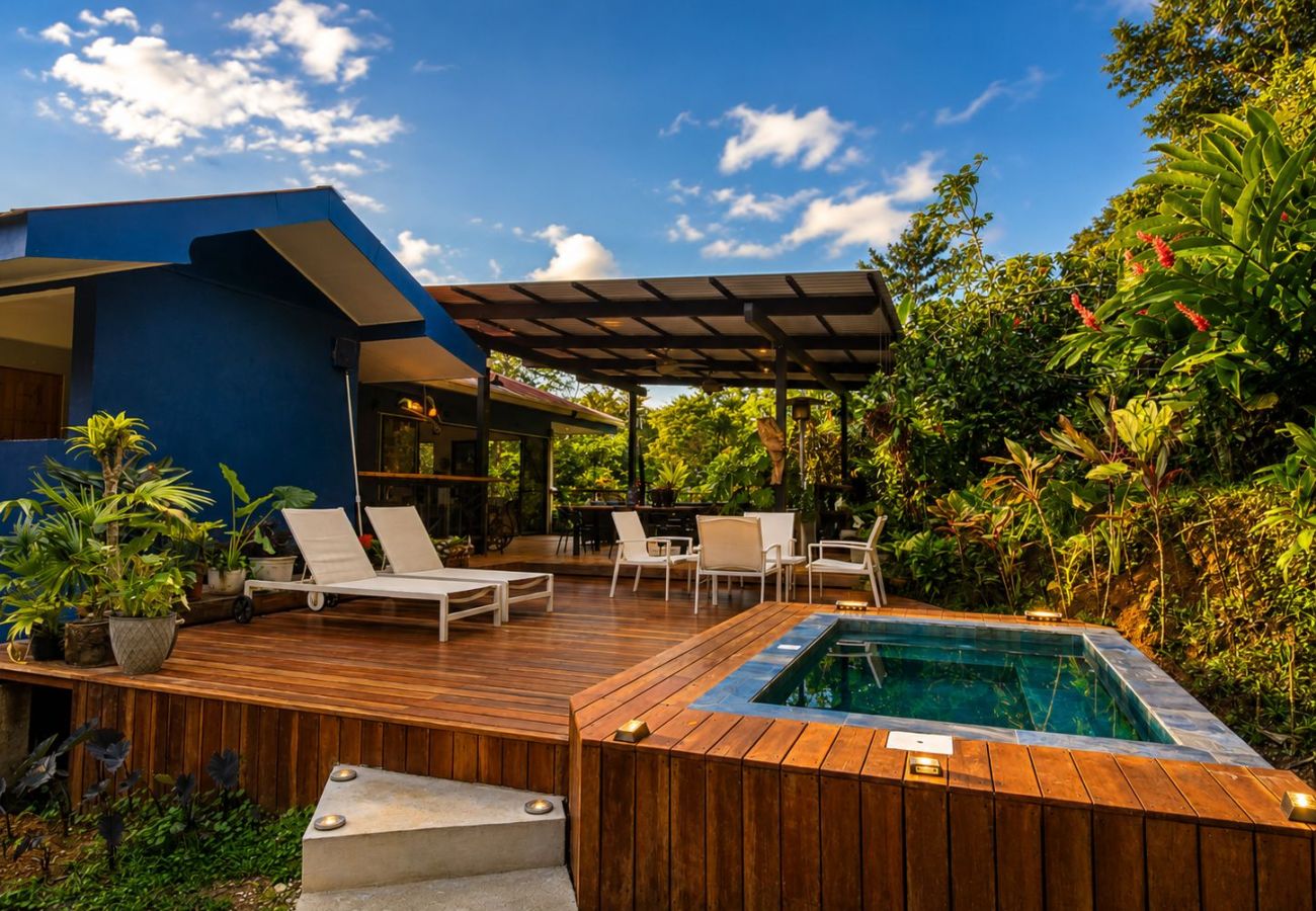 Casa en Puerto Viejo - Tropical Hideaway Studio | Private Pool & Jacuzzi