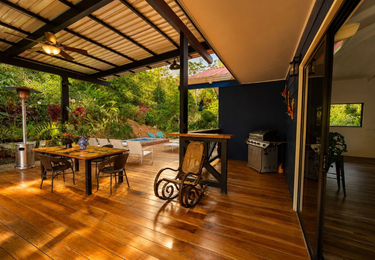 Casa en Puerto Viejo - Tropical Hideaway Studio | Private Pool & Jacuzzi