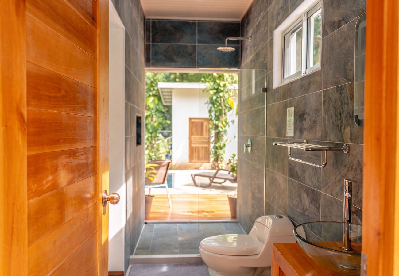 Villa en Puerto Viejo - Hidden Oasis-Private Pool-A/C-Walk to Playa Negra