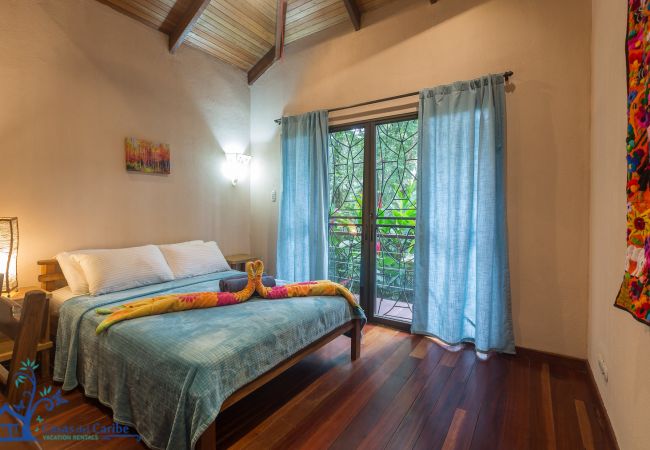 Maison à Cocles - Beachfront Casa Koda • 3BR • Garden & Terrace Maison à Cocles - Beachfront Casa Koda • 3BR • Garden & Terrace