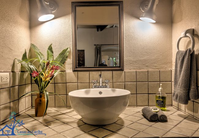 Maison à Cocles - Beachfront Casa Koda • 3BR • Garden & Terrace Maison à Cocles - Beachfront Casa Koda • 3BR • Garden & Terrace