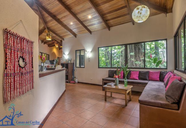 Maison à Cocles - Beachfront Casa Koda • 3BR • Garden & Terrace Maison à Cocles - Beachfront Casa Koda • 3BR • Garden & Terrace