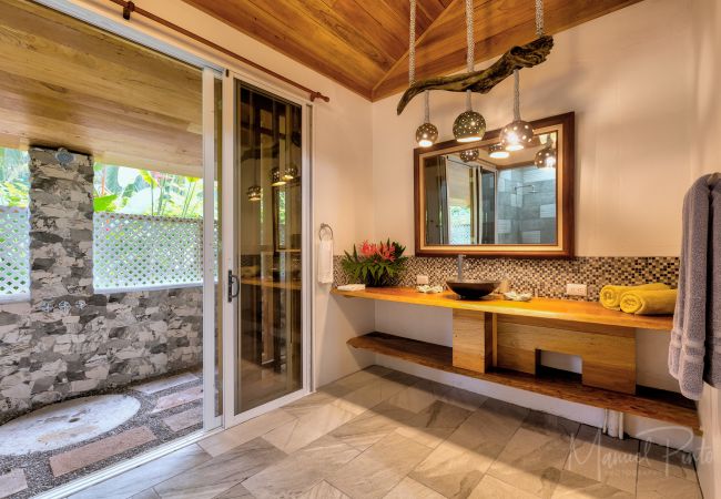 Maison à Punta Uva - Our Bungalow Punta Uva • 3BR Beachfront with A/C  Maison à Punta Uva - Our Bungalow Punta Uva • 3BR Beachfront with A/C