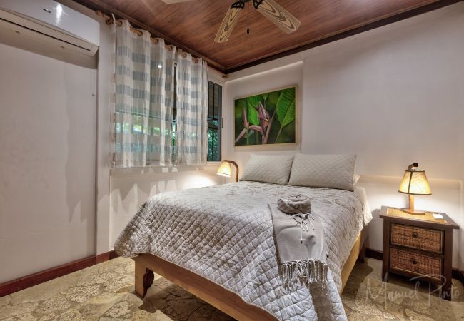 Maison à Punta Uva - Our Bungalow Punta Uva • 3BR Beachfront with A/C  Maison à Punta Uva - Our Bungalow Punta Uva • 3BR Beachfront with A/C