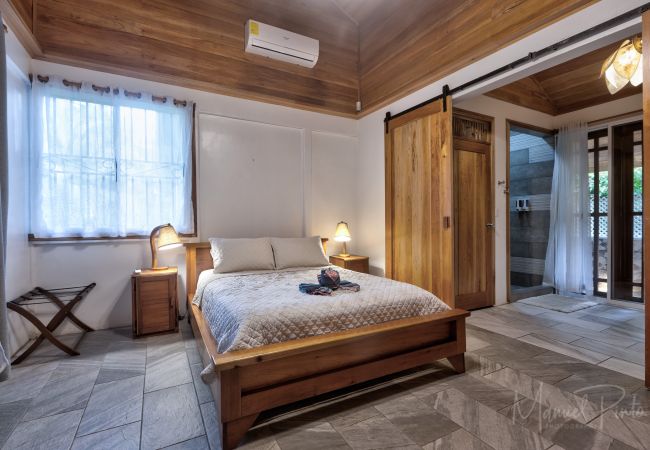 Maison à Punta Uva - Our Bungalow Punta Uva • 3BR Beachfront with A/C  Maison à Punta Uva - Our Bungalow Punta Uva • 3BR Beachfront with A/C