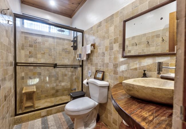 Maison à Punta Uva - Our Bungalow Punta Uva • 3BR Beachfront with A/C  Maison à Punta Uva - Our Bungalow Punta Uva • 3BR Beachfront with A/C