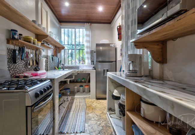 Maison à Punta Uva - Our Bungalow Punta Uva • 3BR Beachfront with A/C  Maison à Punta Uva - Our Bungalow Punta Uva • 3BR Beachfront with A/C