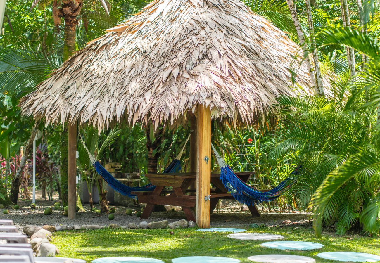 Maison à Punta Uva - Our Bungalow Punta Uva • 3BR Beachfront with A/C 