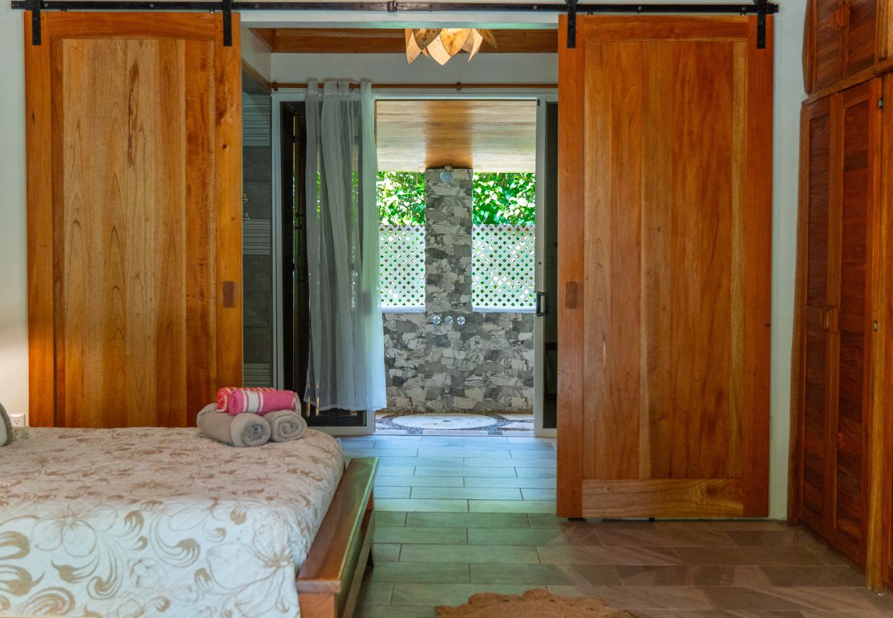 Maison à Punta Uva - Our Bungalow Punta Uva • 3BR Beachfront with A/C 