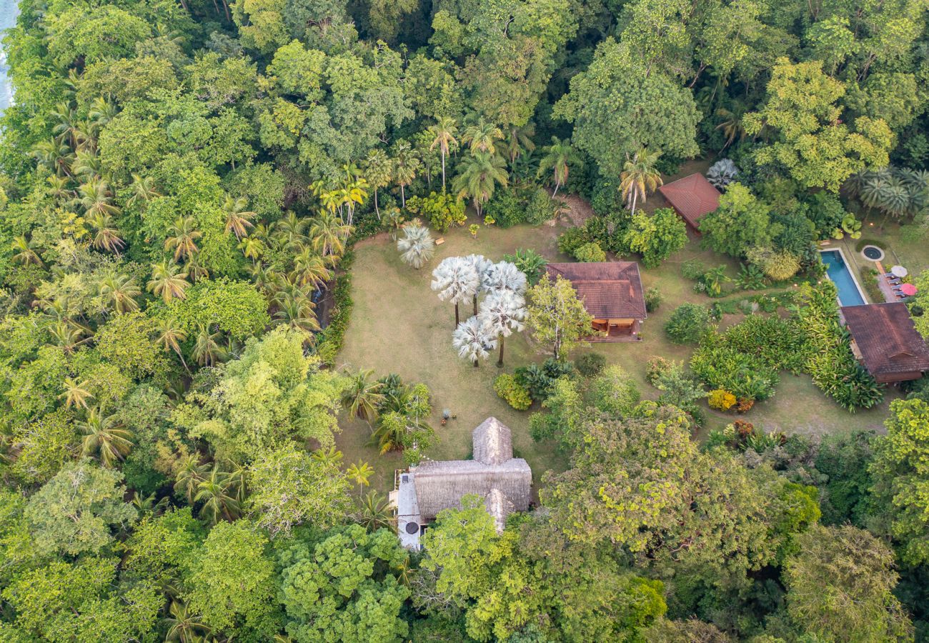 Villa à Playa Chiquita - Luxury Beachfront Villa Miagoa with AC And POOL