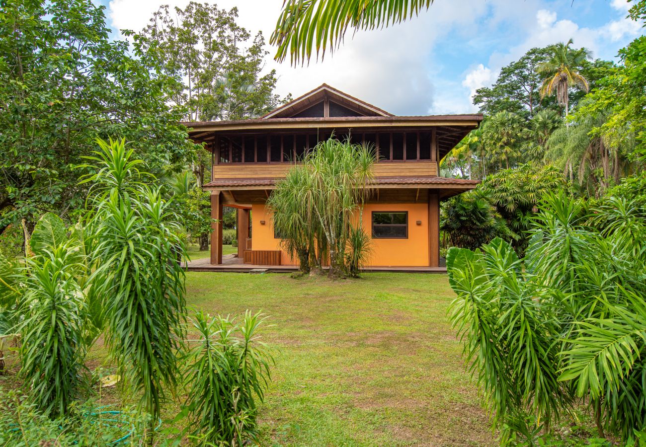 Villa à Playa Chiquita - Luxury Beachfront Villa Miagoa with AC And POOL