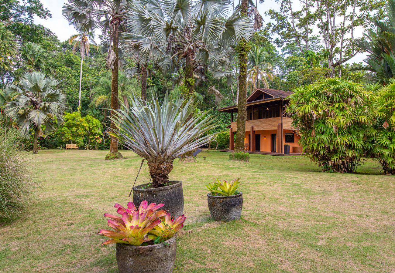 Villa à Playa Chiquita - Luxury Beachfront Villa Miagoa with AC And POOL