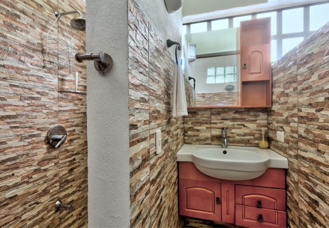 Maison à Playa Chiquita - Casa Mariposa • Garden Hideaway 5 Min from Beach Maison à Playa Chiquita - Casa Mariposa • Garden Hideaway 5 Min from Beach