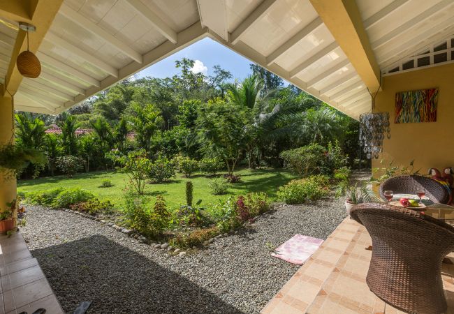 Maison à Playa Chiquita - Casa Mariposa • Garden Hideaway 5 Min from Beach Maison à Playa Chiquita - Casa Mariposa • Garden Hideaway 5 Min from Beach