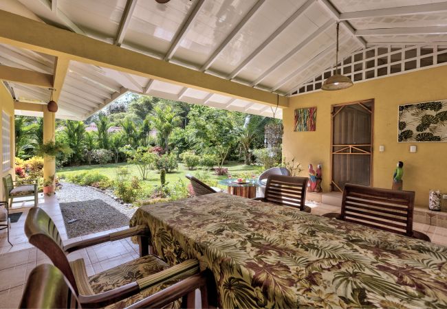 Maison à Playa Chiquita - Casa Mariposa • Garden Hideaway 5 Min from Beach Maison à Playa Chiquita - Casa Mariposa • Garden Hideaway 5 Min from Beach