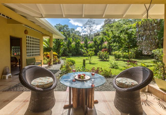 Maison à Playa Chiquita - Casa Mariposa • Garden Hideaway 5 Min from Beach Maison à Playa Chiquita - Casa Mariposa • Garden Hideaway 5 Min from Beach