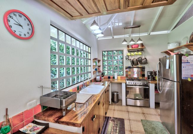 Maison à Playa Chiquita - Casa Mariposa • Garden Hideaway 5 Min from Beach Maison à Playa Chiquita - Casa Mariposa • Garden Hideaway 5 Min from Beach